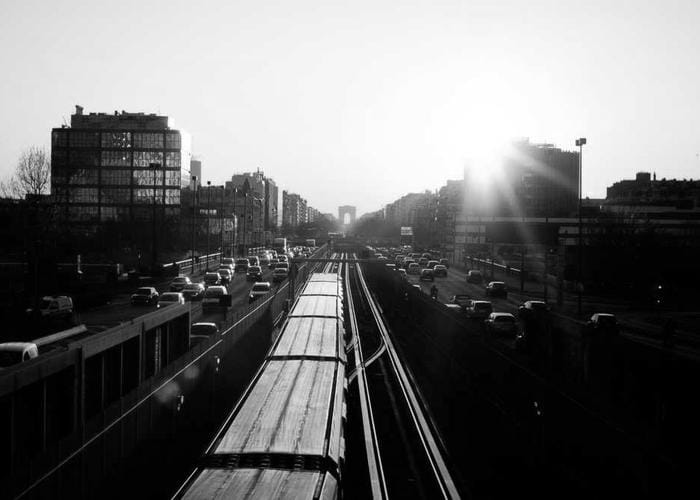 Color wheel showing primary and secondary color relationships